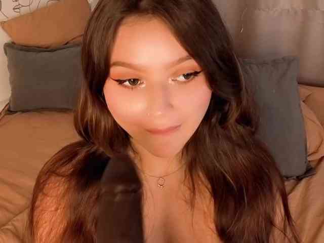 charming-peach webcam
