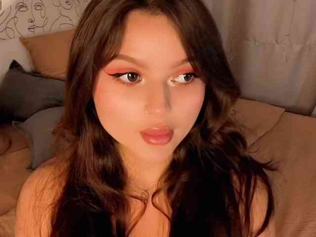 charming-peach webcam