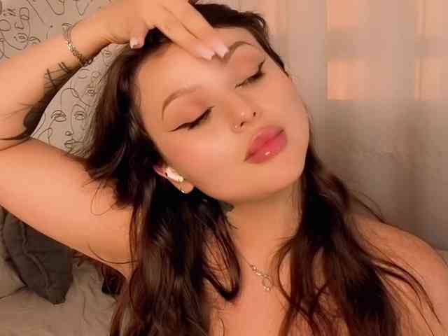 charming-peach webcam
