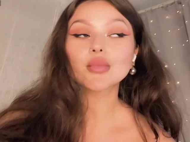 charming-peach webcam