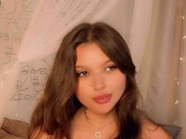 charming-peach webcam