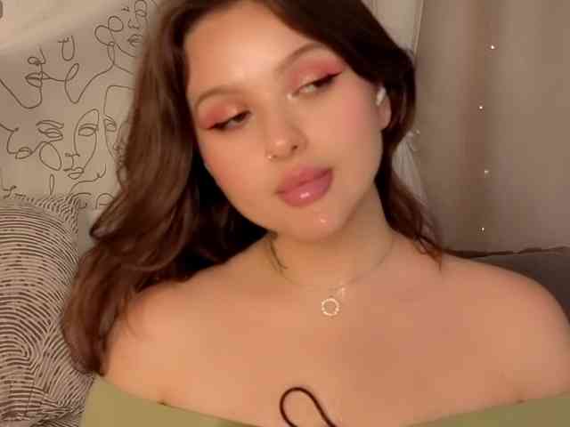 charming-peach webcam