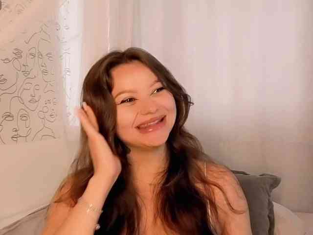 charming-peach webcam