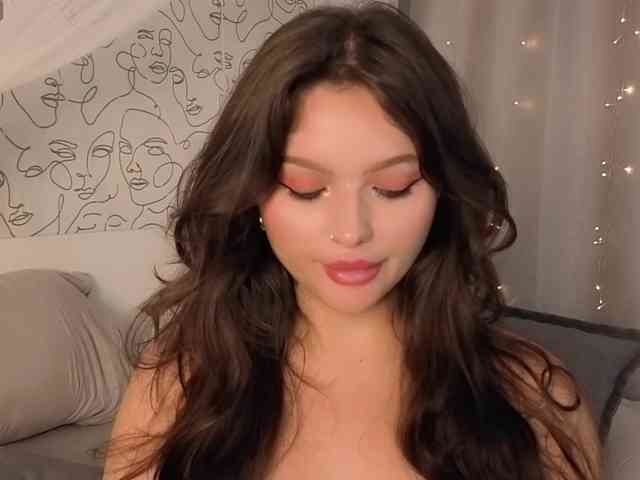 charming-peach webcam