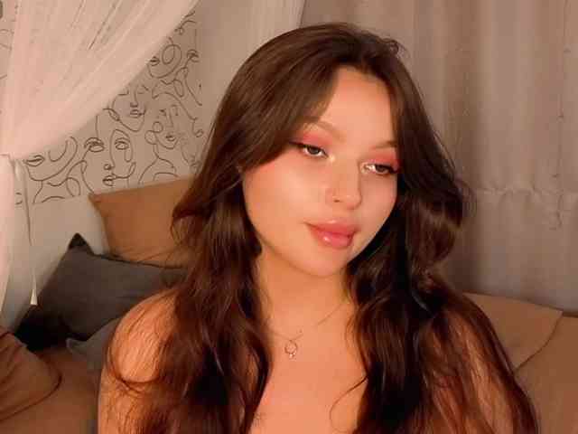 charming-peach webcam