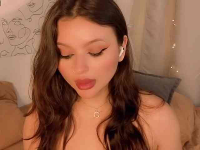 charming-peach webcam
