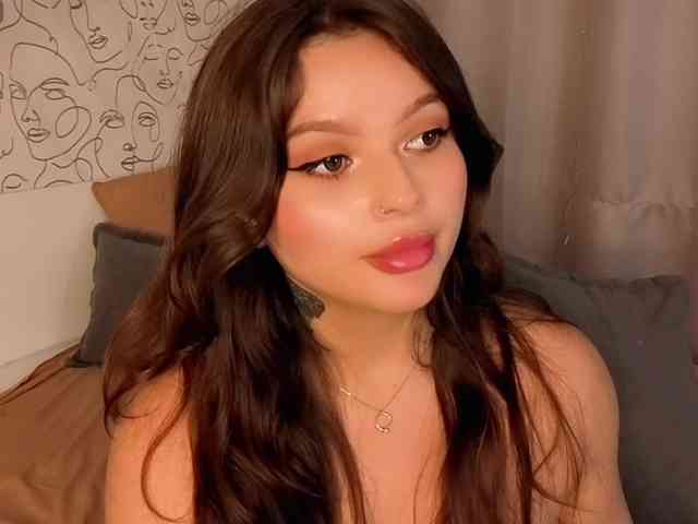 charming-peach webcam