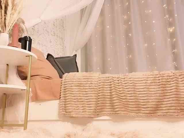 charming-peach webcam