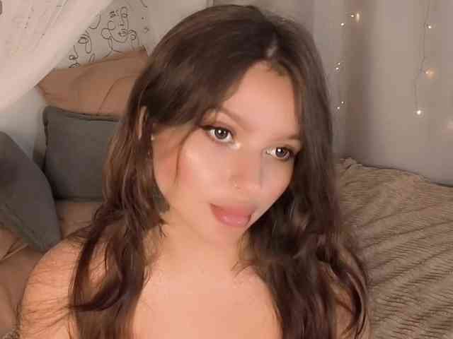 charming-peach webcam