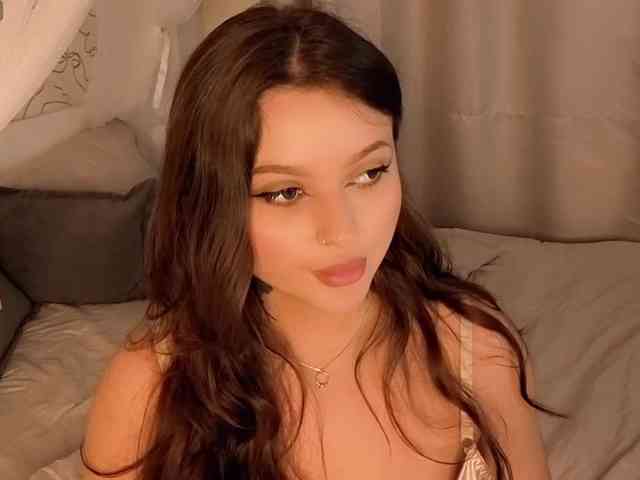 charming-peach webcam