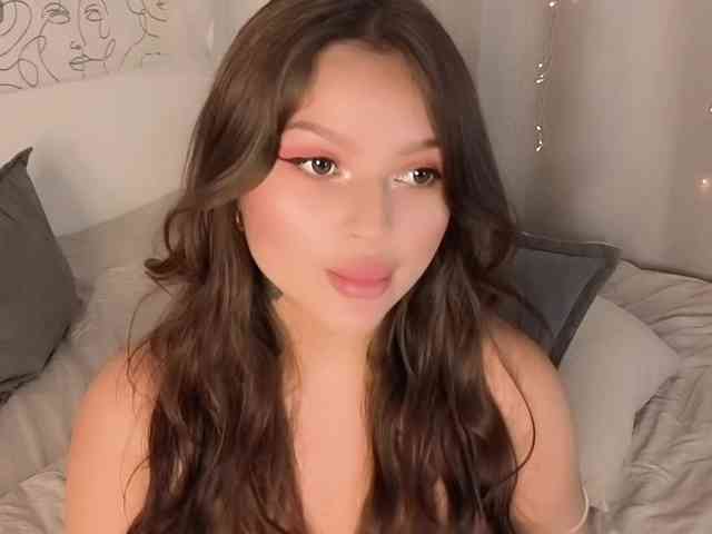 charming-peach webcam