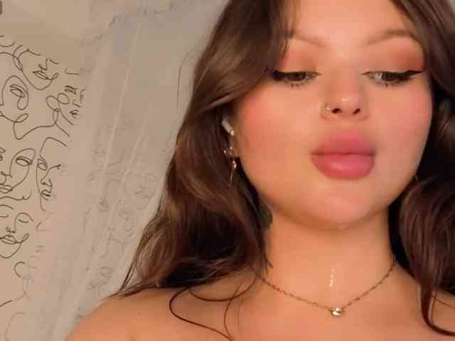 charming-peach webcam