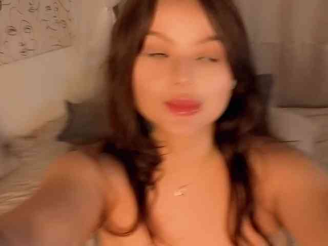 charming-peach webcam