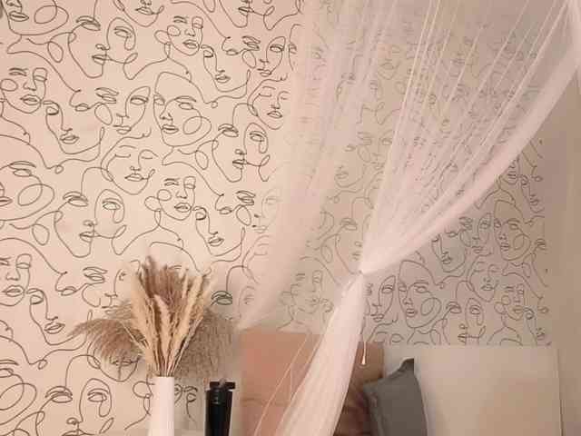 charming-peach webcam