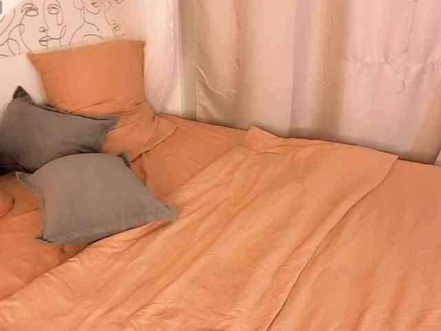 charming-peach webcam