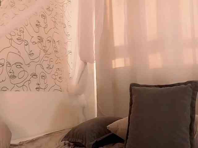 charming-peach webcam