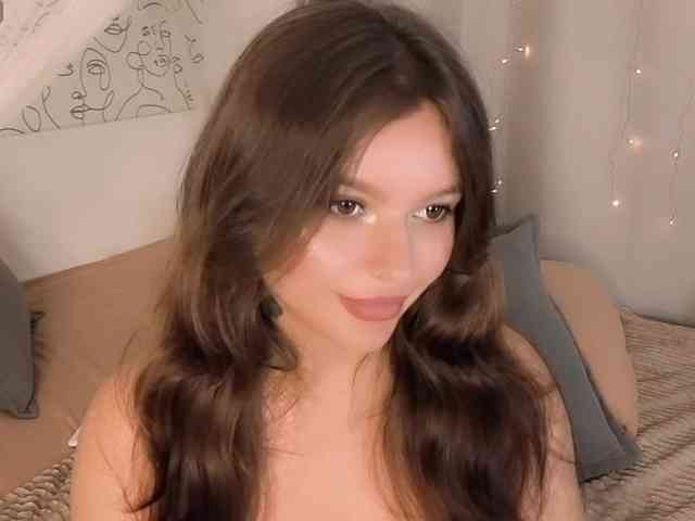 charming-peach webcam