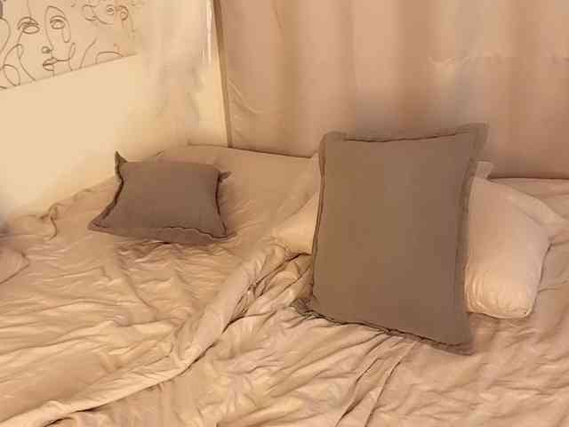 charming-peach webcam
