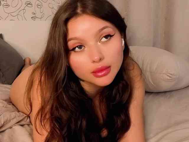 charming-peach webcam