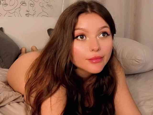 charming-peach webcam