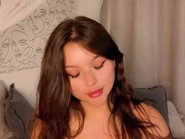 charming-peach webcam