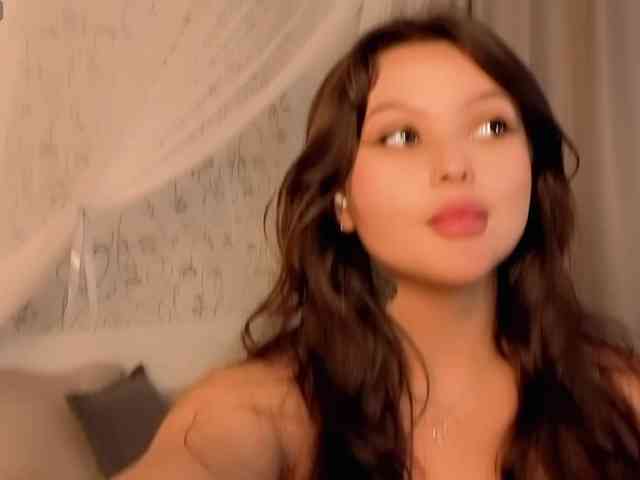 charming-peach webcam