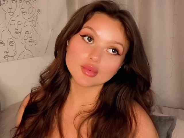 charming-peach webcam