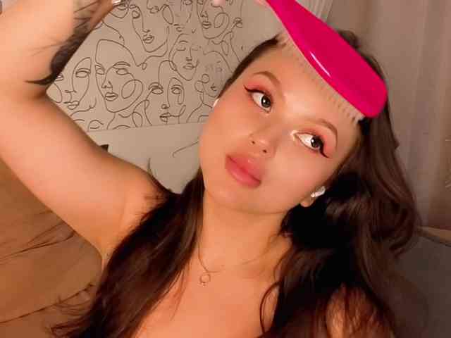 charming-peach webcam