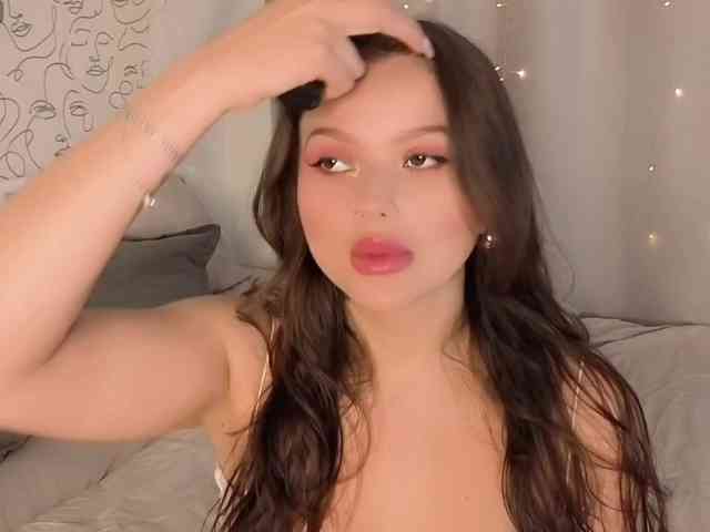 charming-peach webcam