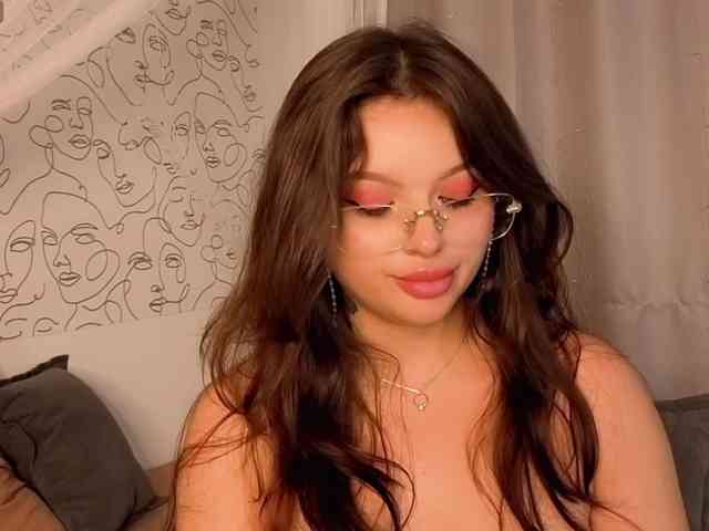 charming-peach webcam