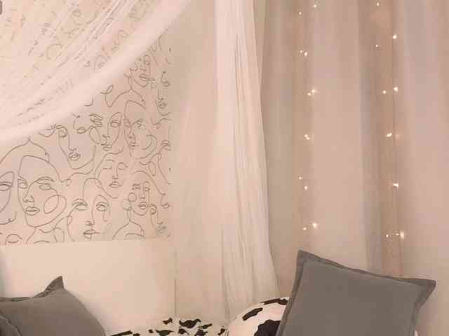 charming-peach webcam