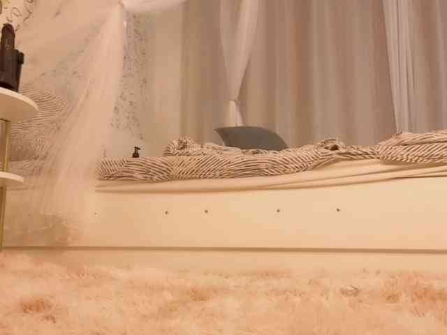 charming-peach webcam