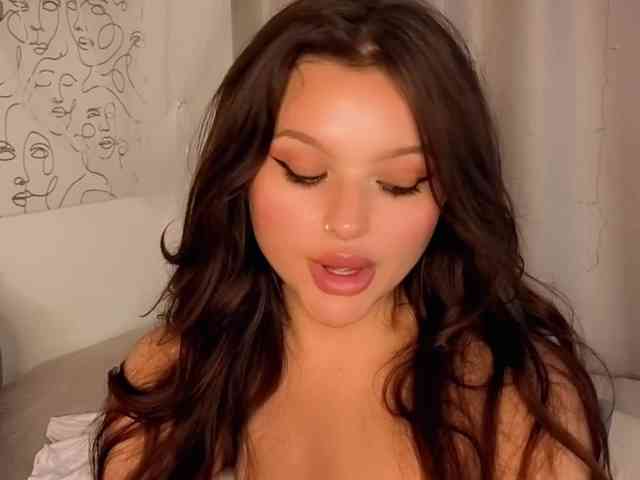 charming-peach webcam