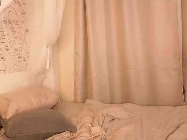 charming-peach webcam