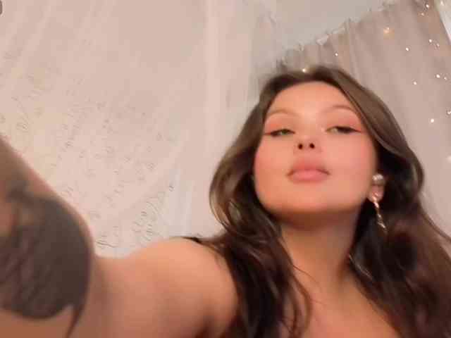 charming-peach webcam