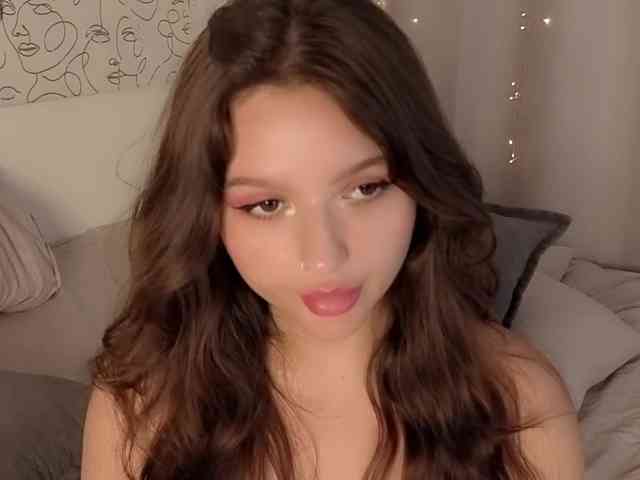 charming-peach webcam