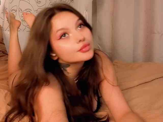 charming-peach webcam