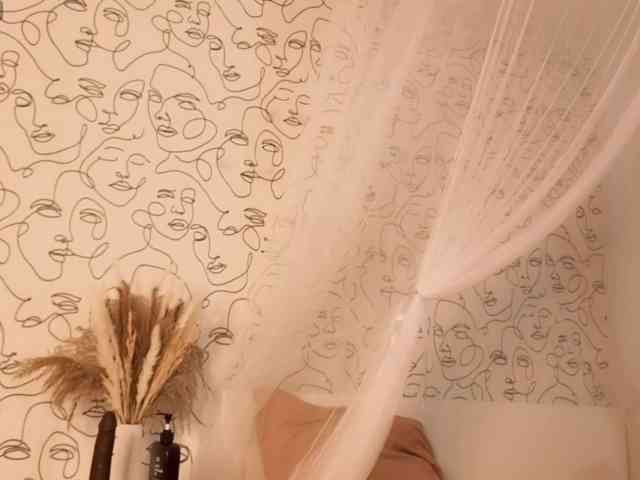 charming-peach webcam