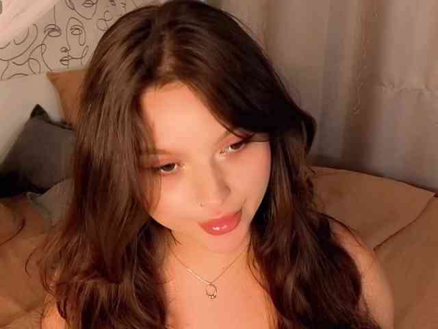 charming-peach webcam