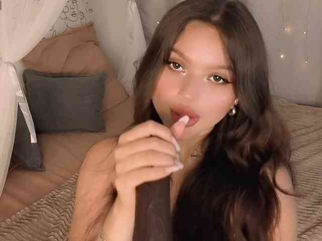 charming-peach webcam