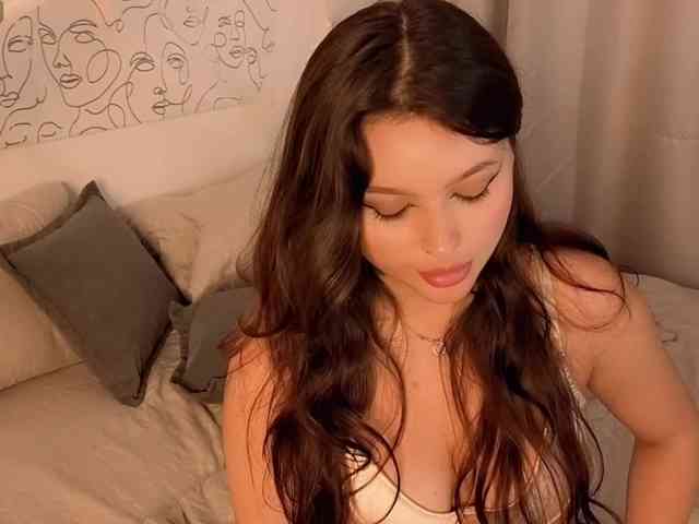 charming-peach webcam