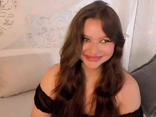 charming-peach Live Webcam on BongaCams