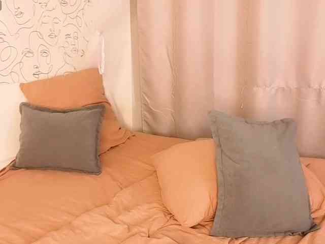 charming-peach webcam