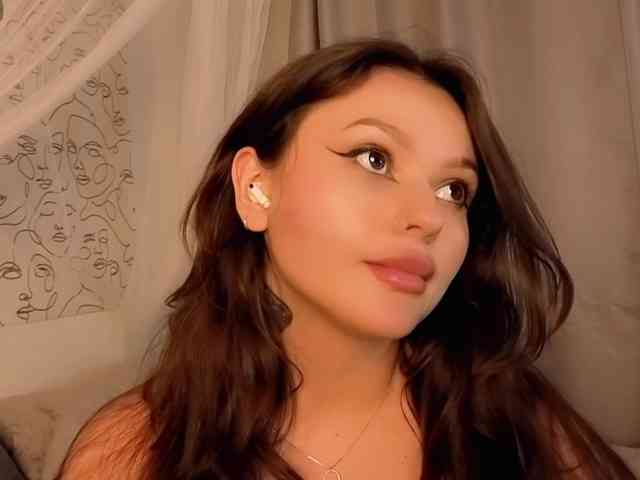 charming-peach webcam