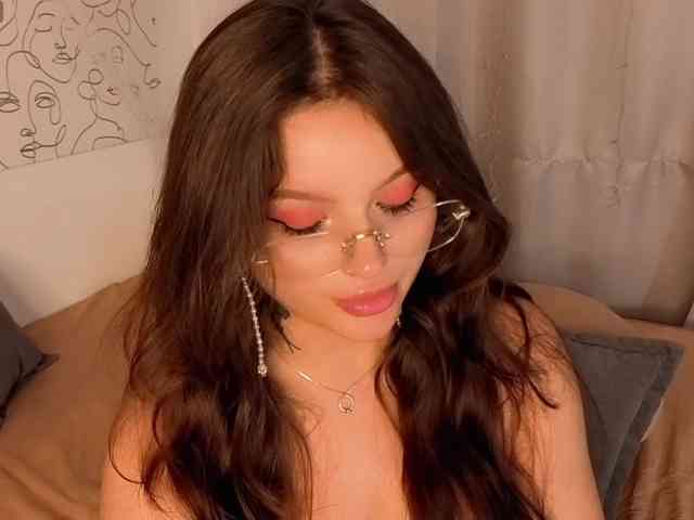 charming-peach webcam