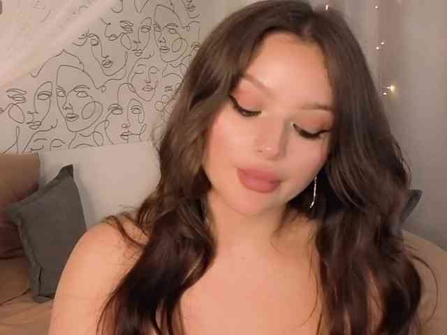 charming-peach Live Webcam on BongaCams