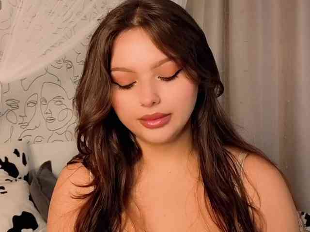 charming-peach webcam