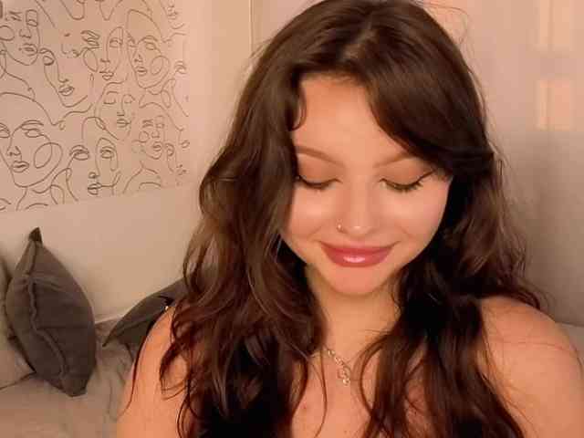 charming-peach webcam