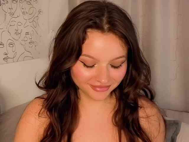 charming-peach webcam