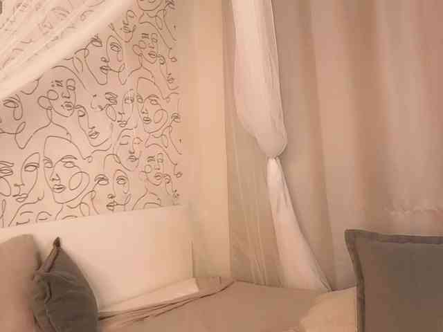 charming-peach webcam